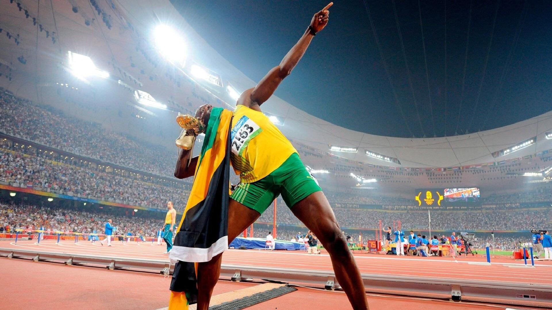 巴黎夺冠狂欢失控，球迷洗劫商店点燃车辆，警方逮捕近300人